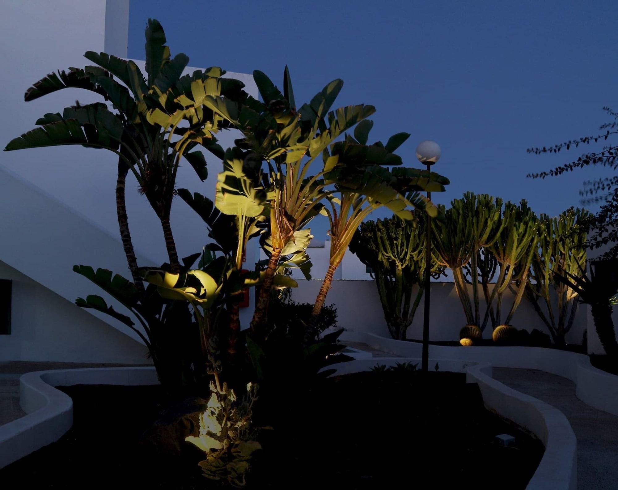 Apartamentos El Guarapo Costa Teguise Exterior photo