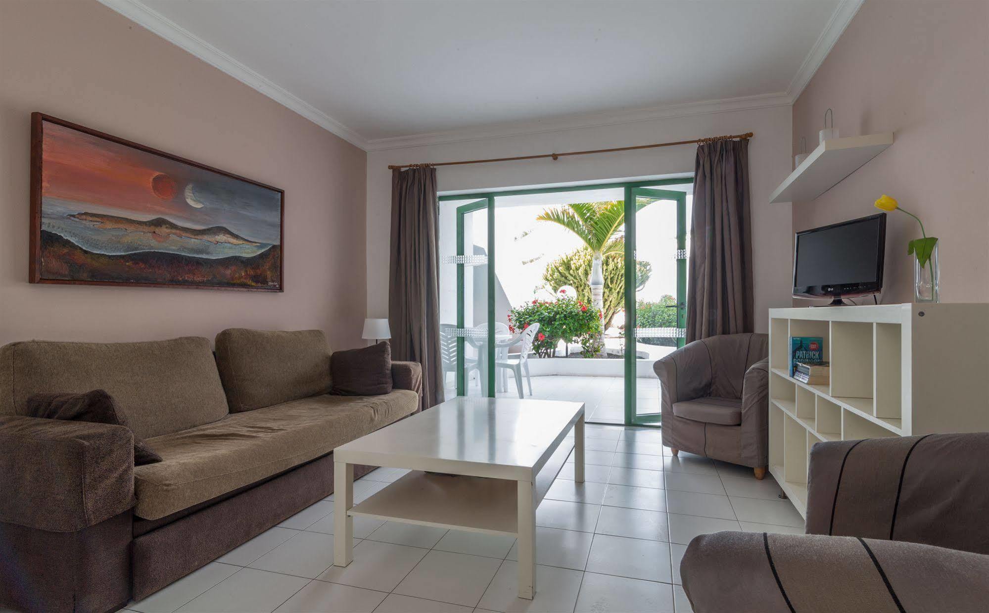 Apartamentos El Guarapo Costa Teguise Exterior photo